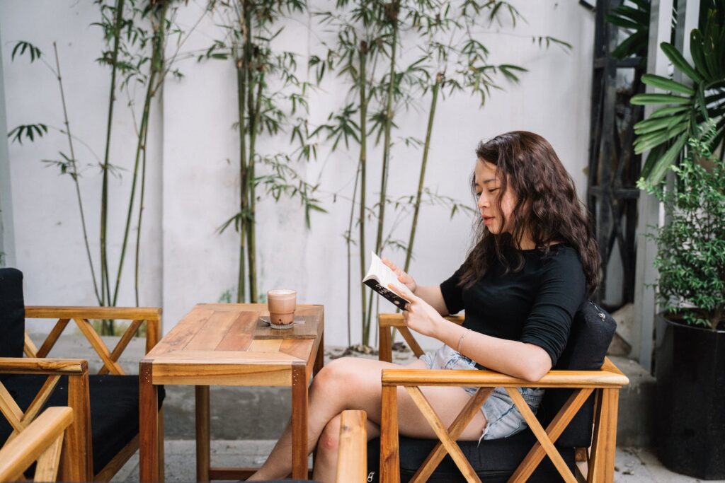 women reading book inspiring books for women